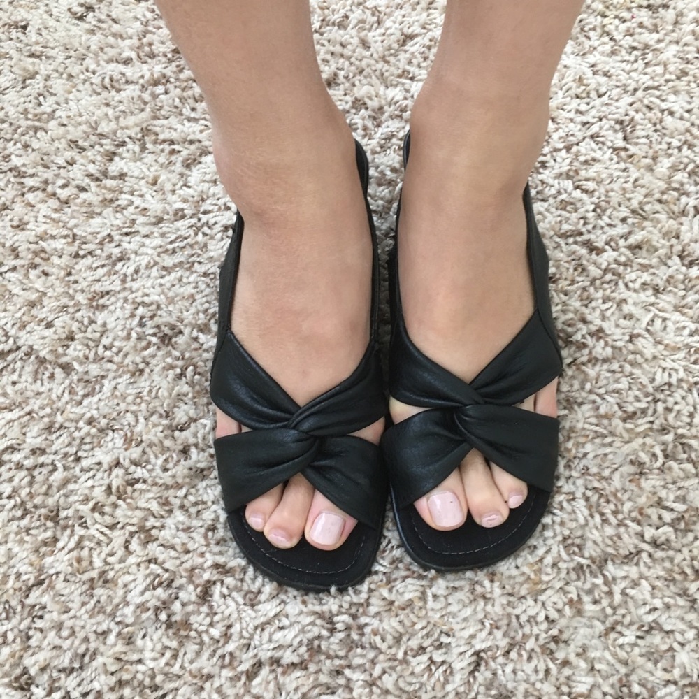 🚫SOLD!!!🚫 LifeStride Black Wedge Slip-On Knot Sandals